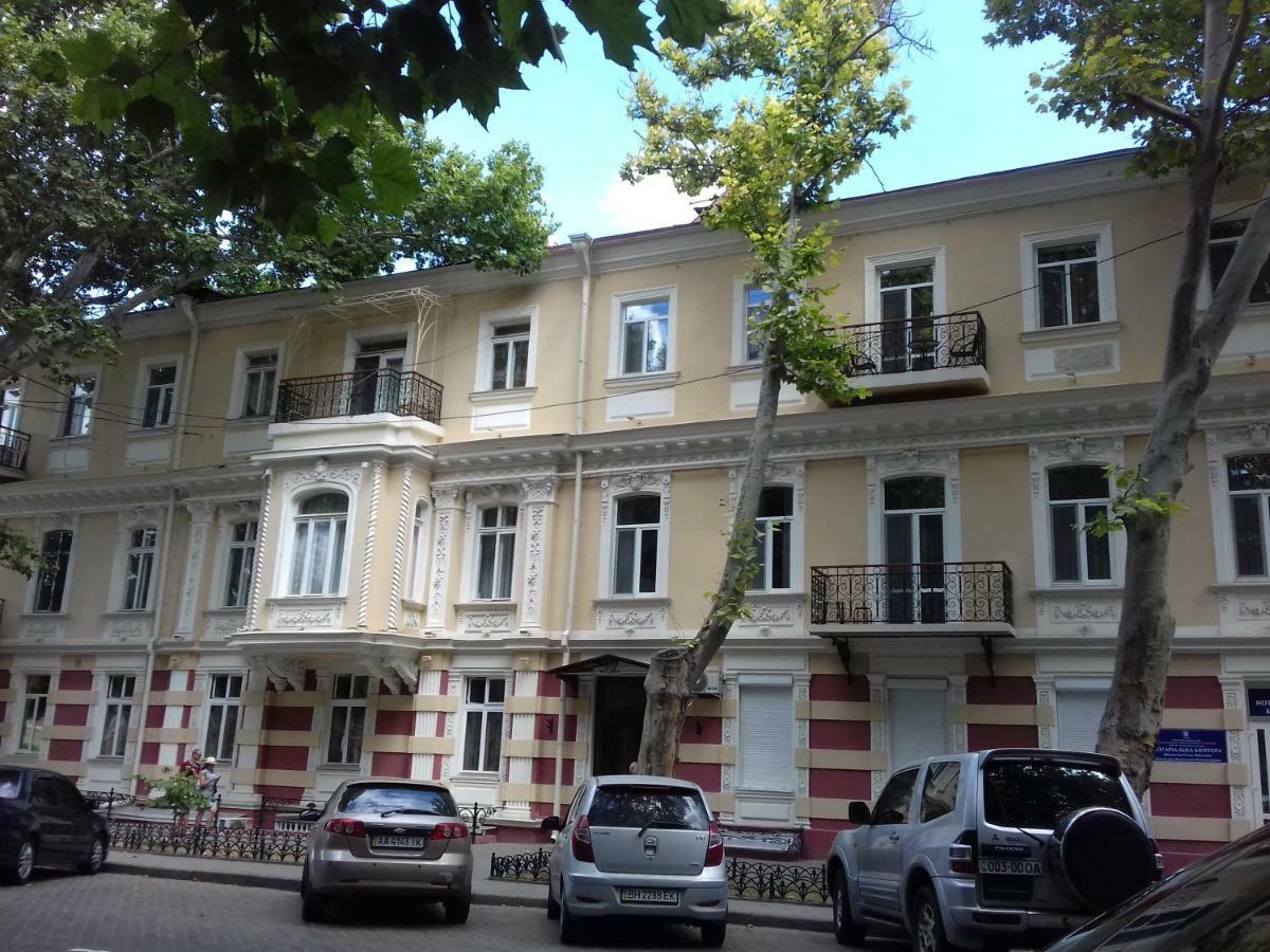 Comfort Near Opera Theater Odessa Dış mekan fotoğraf